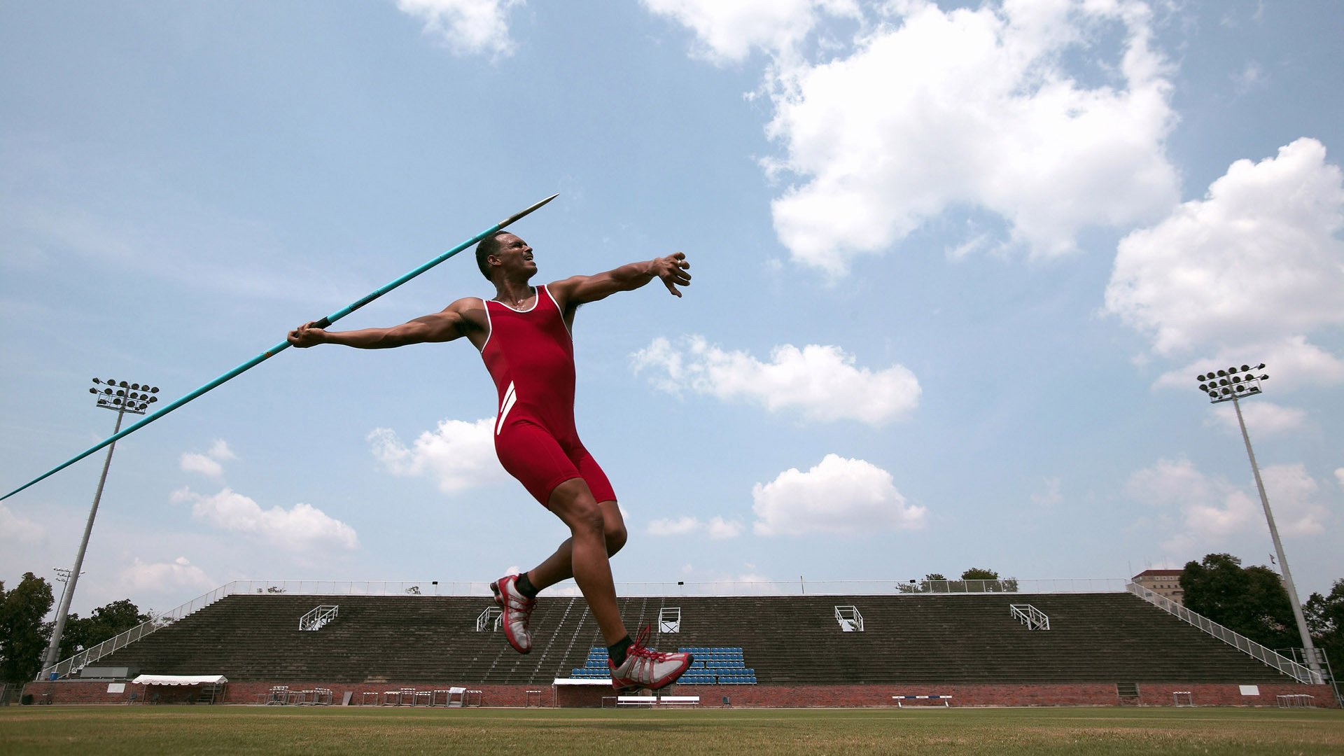 《电竞产业链中的创新创业机会：从硬件到内容全景分析》，电竞行业产业链的构成是什么