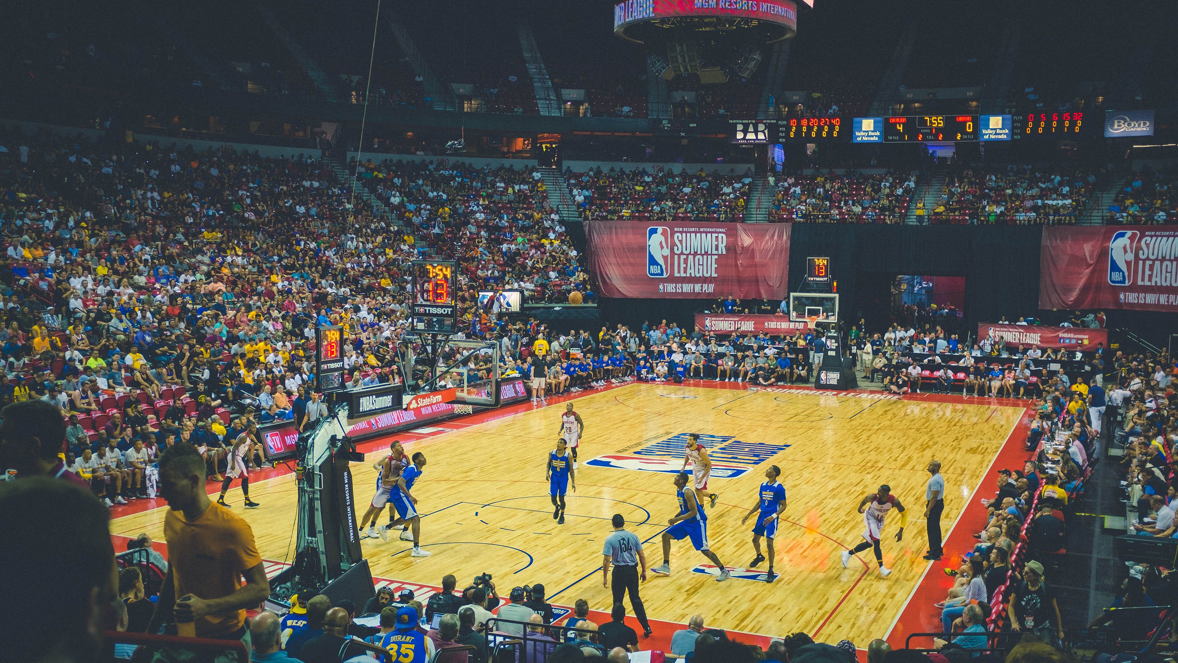 洛杉矶FC与阿尔希拉尔进行友谊赛,促进交流